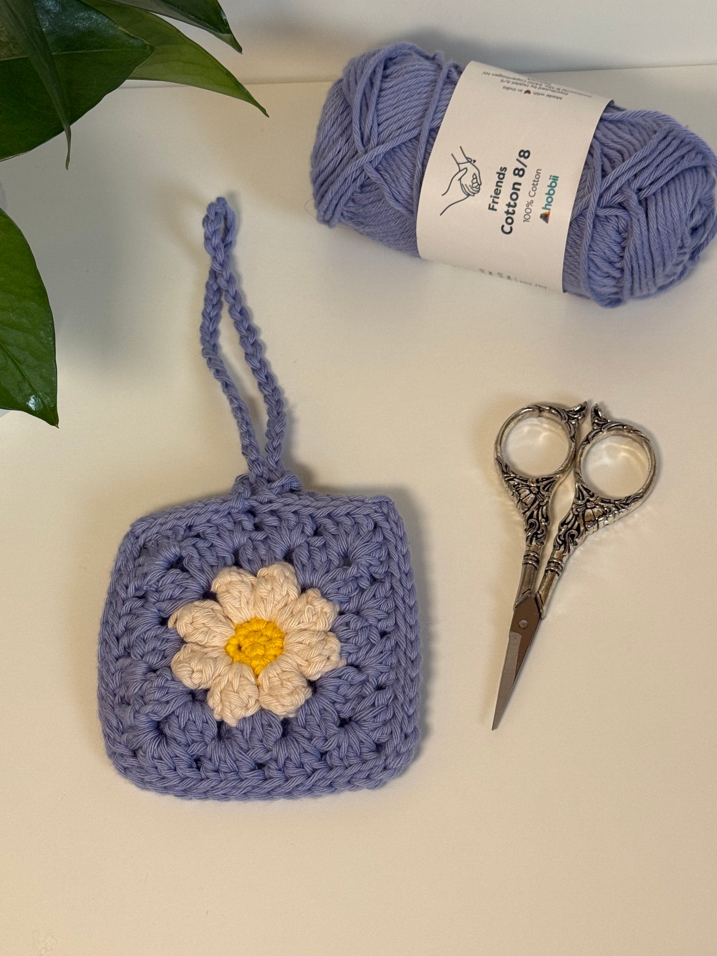 Daisy Crochet Pouch