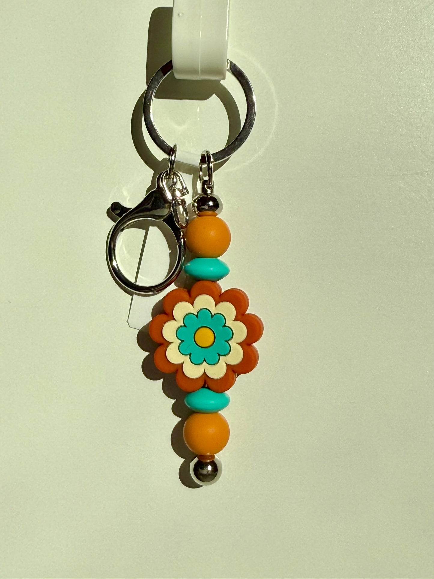 🎁 Silicone Bead Keychain (100% off)