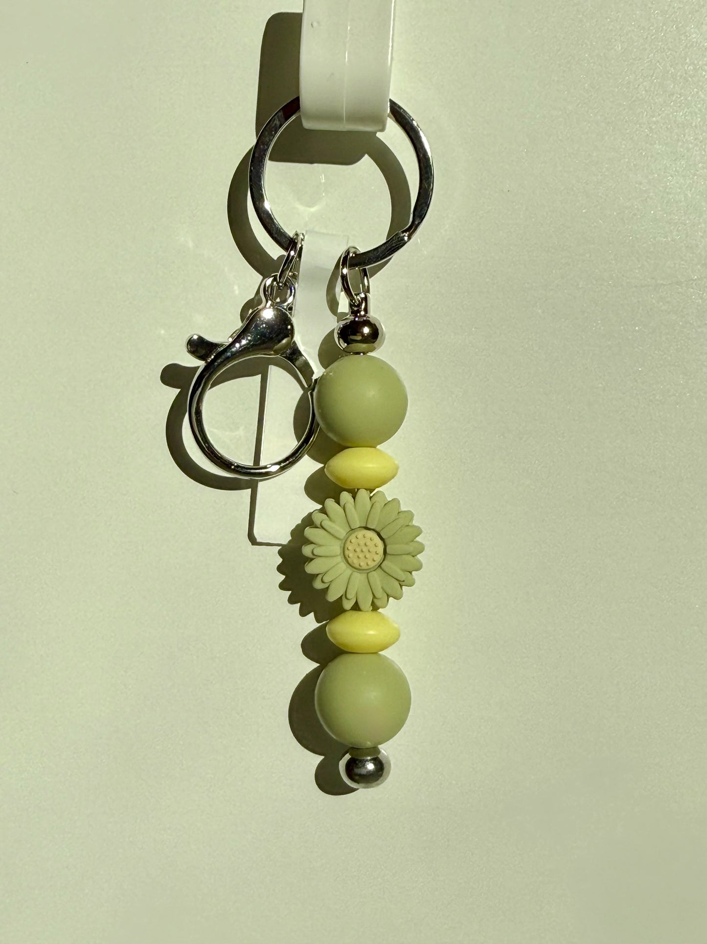 🎁 Silicone Bead Keychain (100% off)