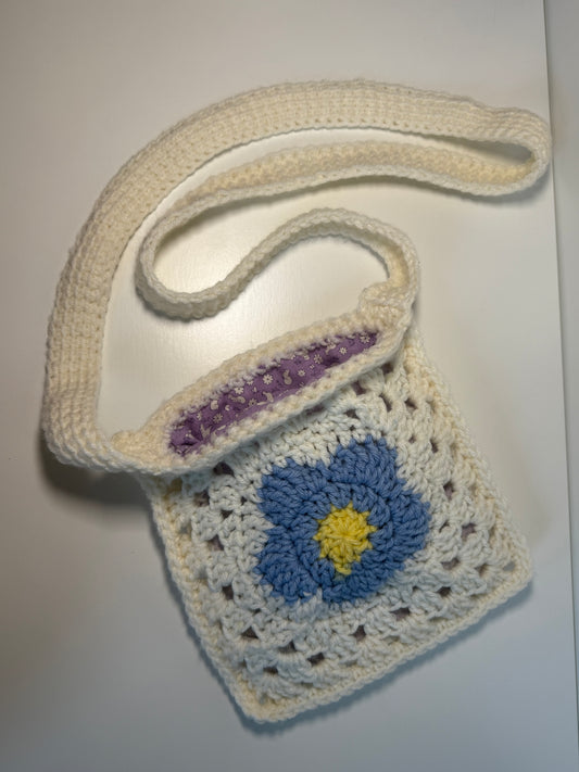 Daisy Crochet Crossbody Bag